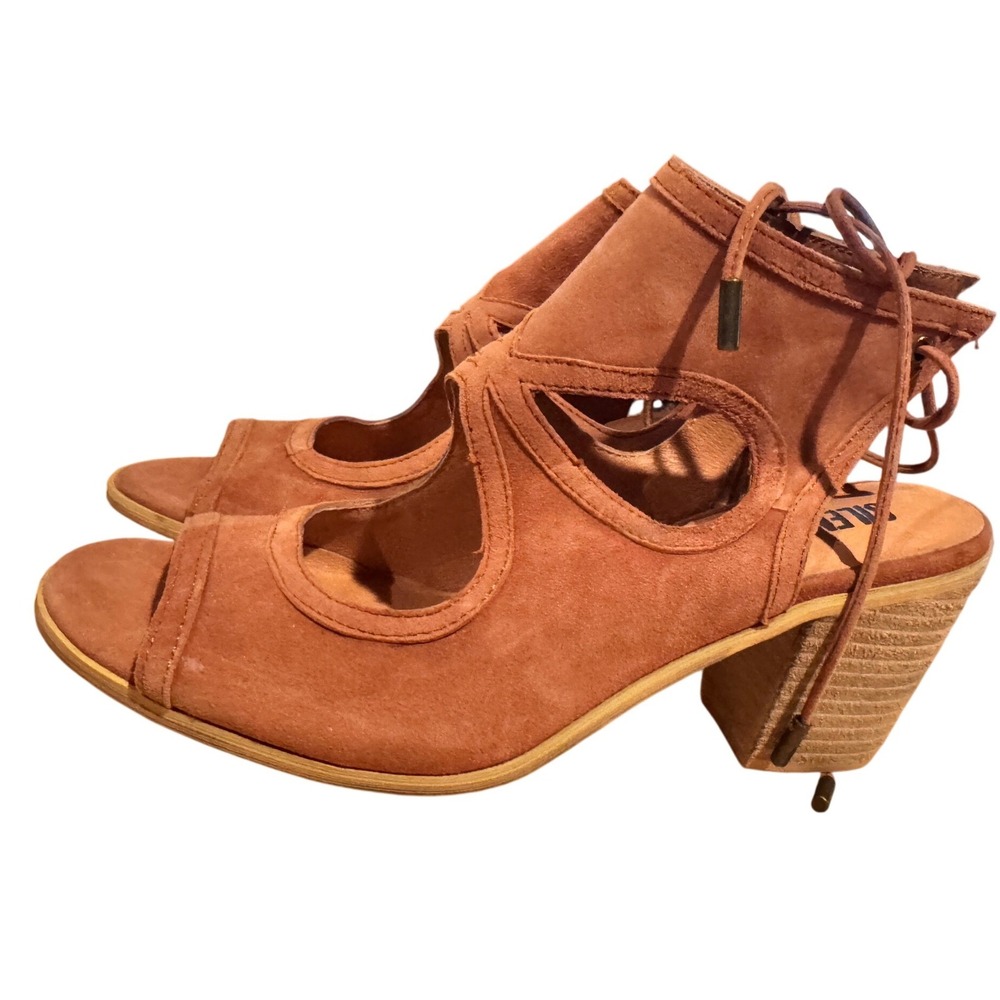 Anthropologie Silent D size 8 Guilford Honey brown Cut out‎ Heeled Suede shoe